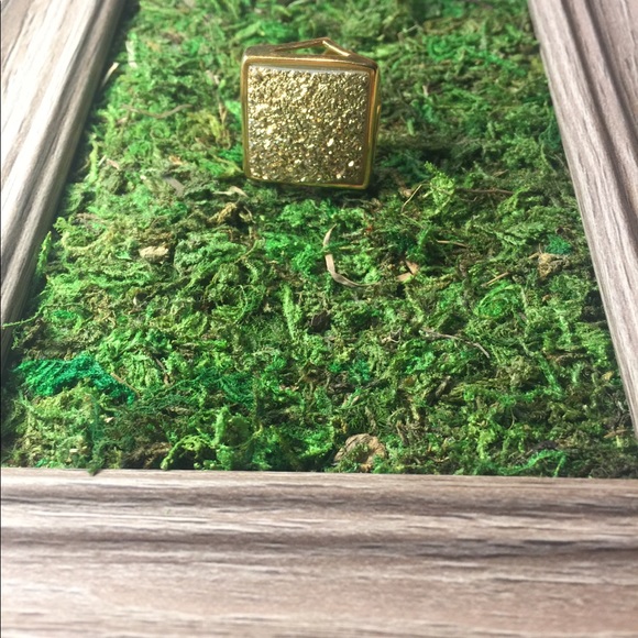 Jewelry - Picture 2 of 2